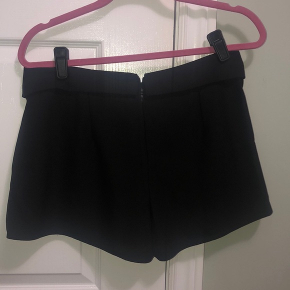 Black envelope skort - Picture 2 of 3